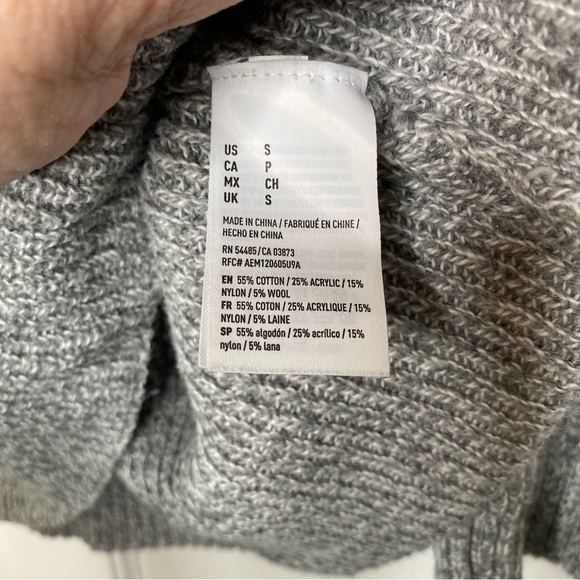 American Eagle Gray V-Neck Sweater Statement Sleeves with Braiding Size Small - Picture 8 of 9